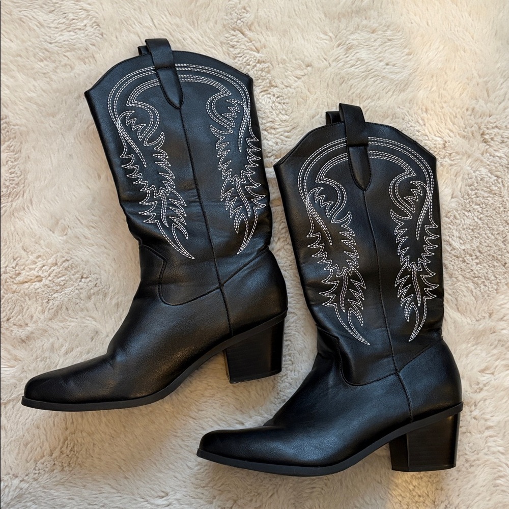 Black Western Cowgirl Boots with Embroidered Design
